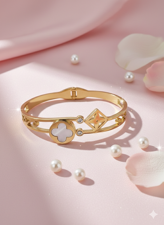 Eternal Bloom Gold-Finished Clover bracelet